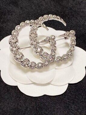 🔔🔔Sparkling Gucci GG Crystal Brooch